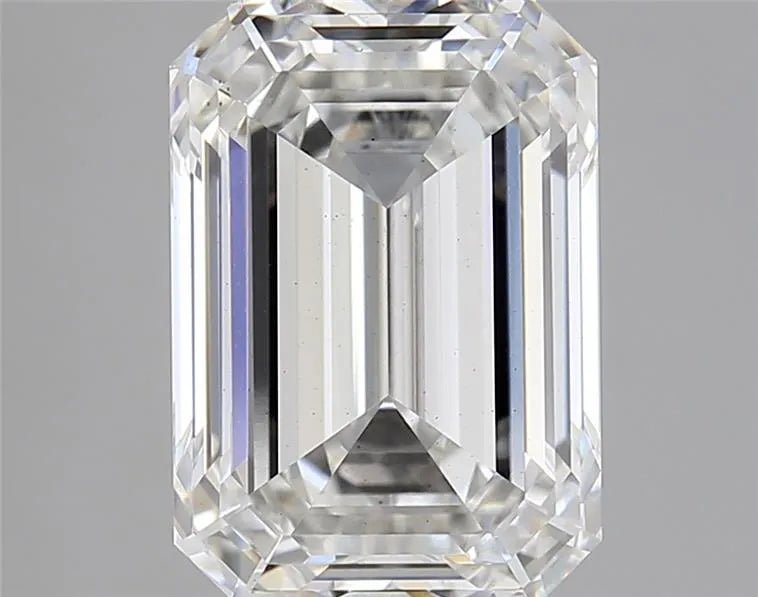 4.17ct Emerald Lab Grown Diamond (Colour H, Clarity VS2, IGI Certified) in diamond by 18 KARATS INC.