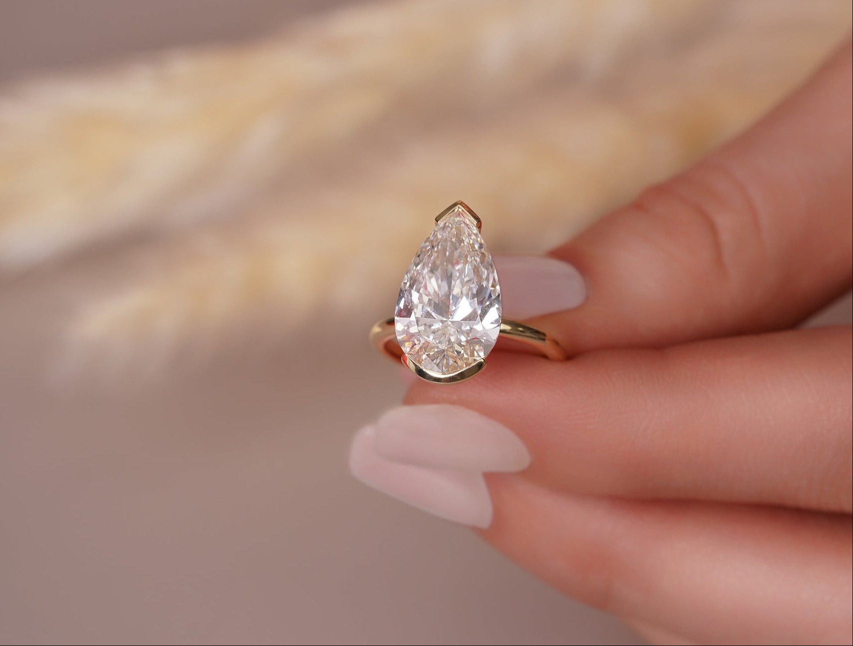 18 Karats - 18K Gold and Diamond Engagement Rings